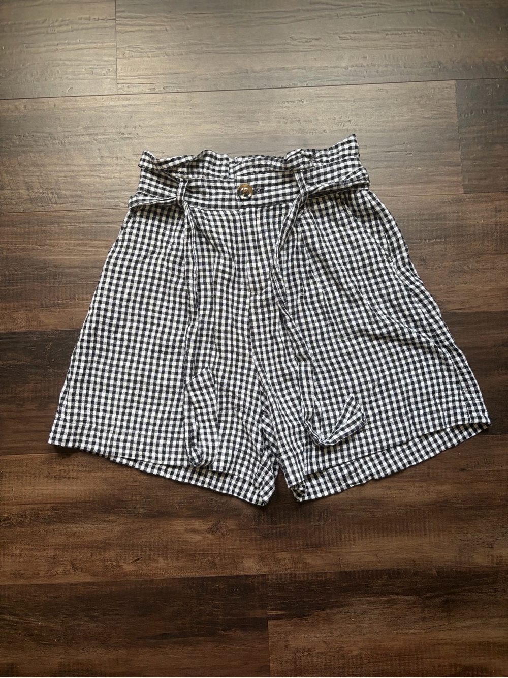 Who What Wear Black and White Gingham High-Waist Paperbag Shorts with belt.